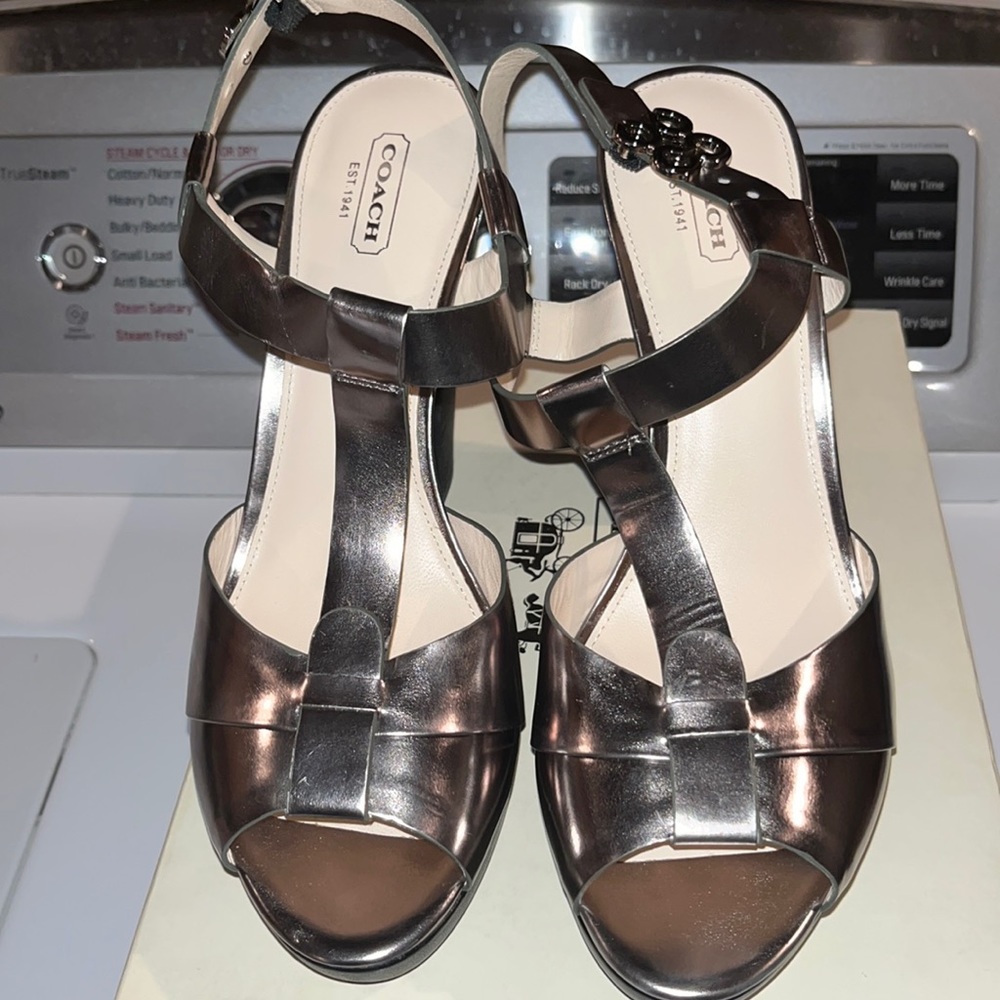 New coach sandal